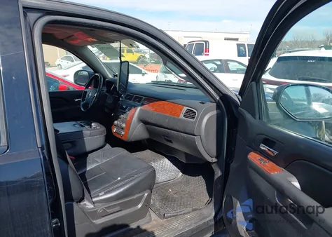 2011 Chevrolet Suburban 1500 Ls из США, поврежденный, VIN 1GNSKHE38BR339728